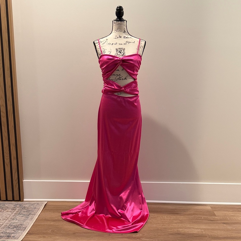 Windsor Strapless Fuchsia Gown